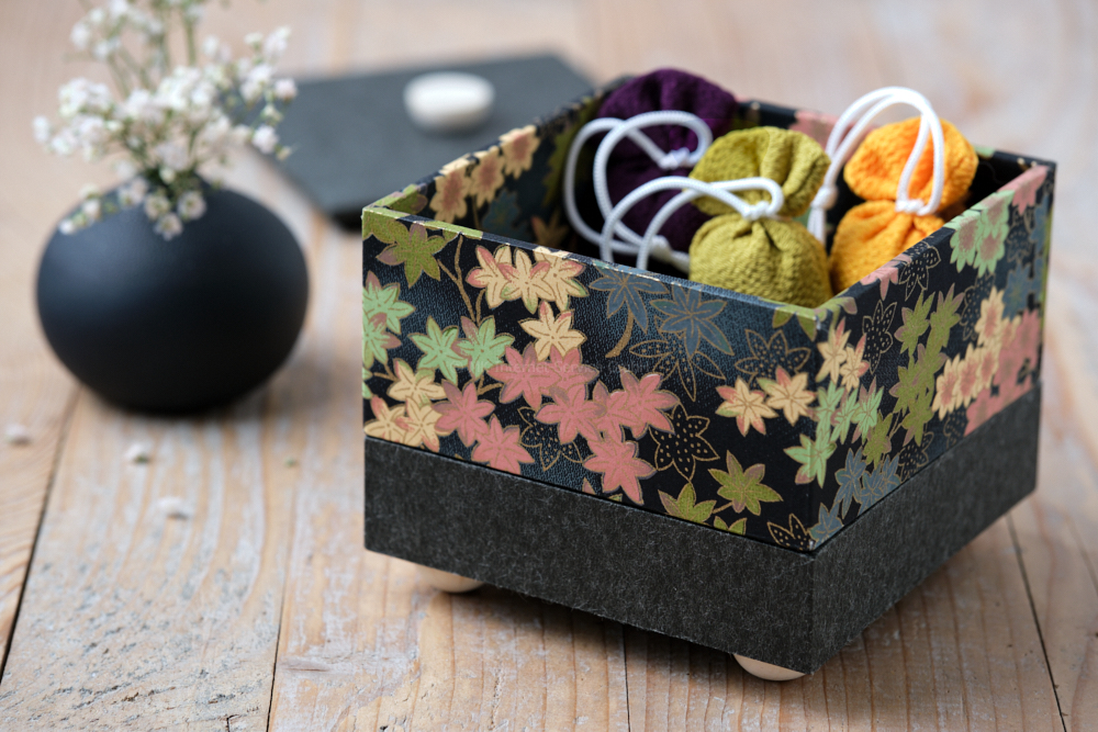 Aufbewahrungsbox mit Chyogamipapier