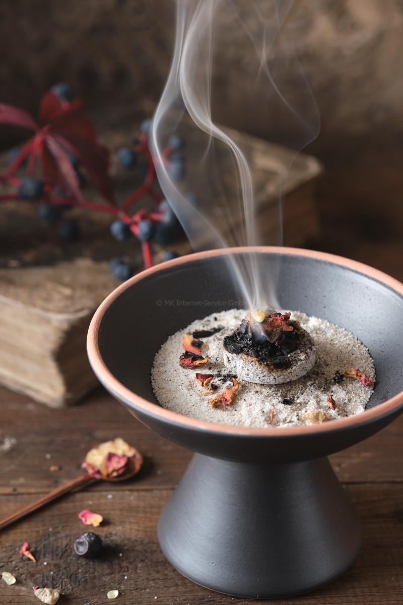 Räucherritual zu Mabon - Räuchern auf Räucherkohle