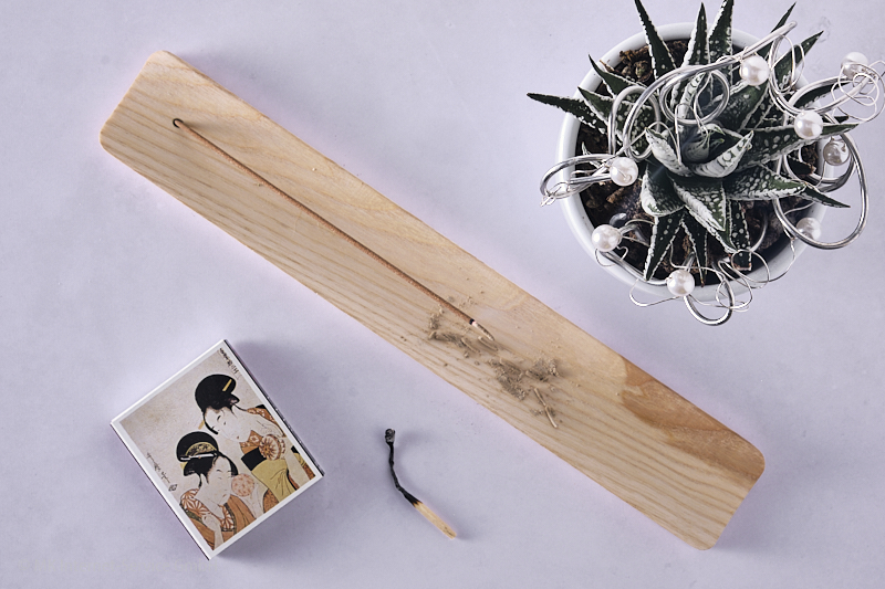 Räucherstäbchenhalter aus massivem Birkenholz