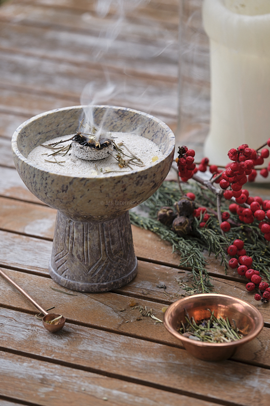Räucherritual an Advent und in der Weihnachtszeit