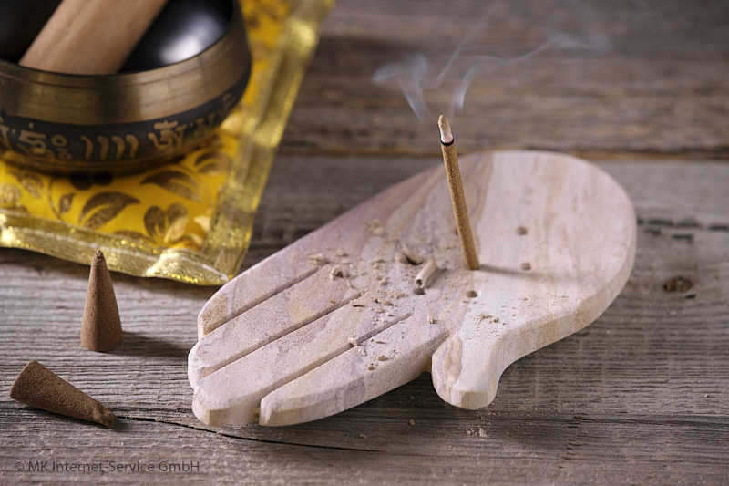 Specksteinhalter Hand für tibetische Räucherstäbchen und Räucherkegel