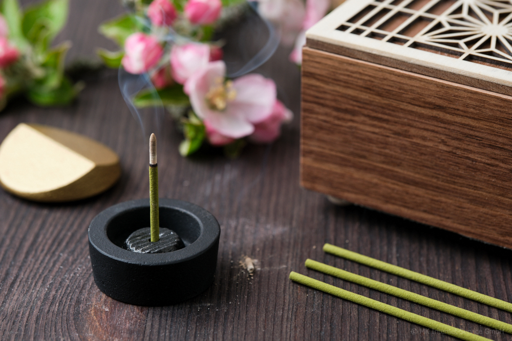 Japanischer Räucherstäbchenhalter aus Gusseisen mit Deckel Masuda Design