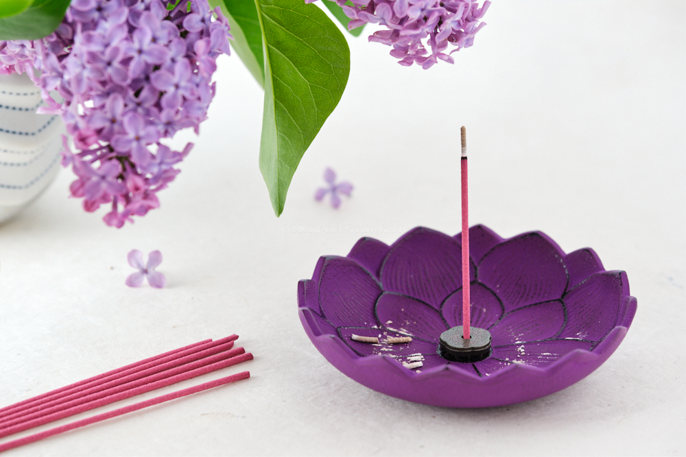 Japanischer Räucherstäbchenhalter Lotusblume aus Gusseisen von Iwachu