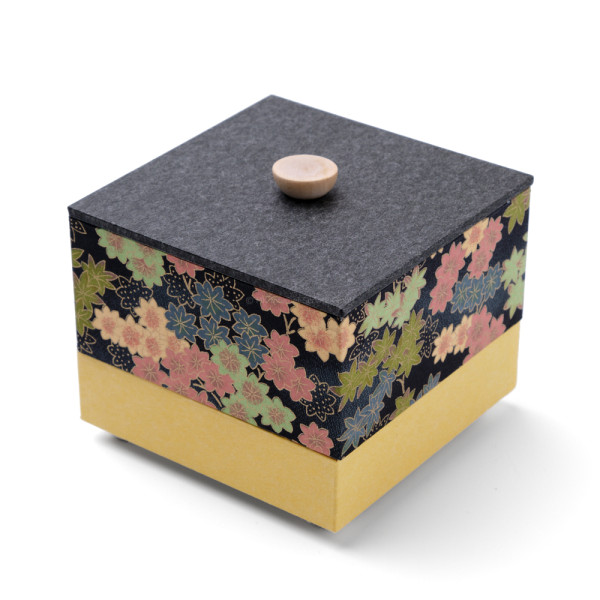 Chiyogami-Box "Ahornblätter und Blüten" - Aufbewahrungsbox, Geschenkbox